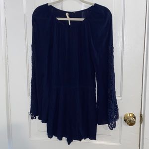 Navy blue romper with lacy sleeves